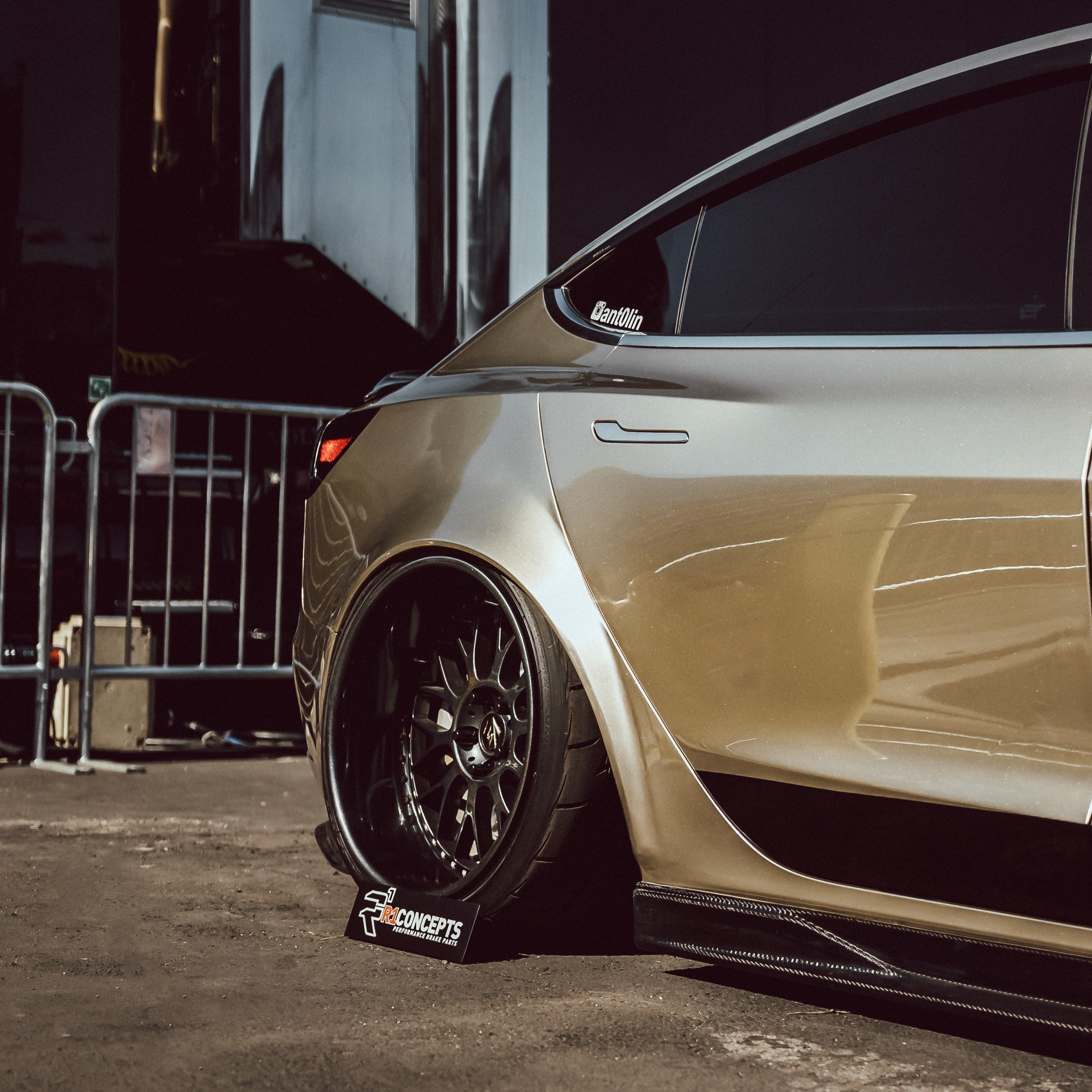 DPPF906 - Metallic Silica Brass [WET APPLY]